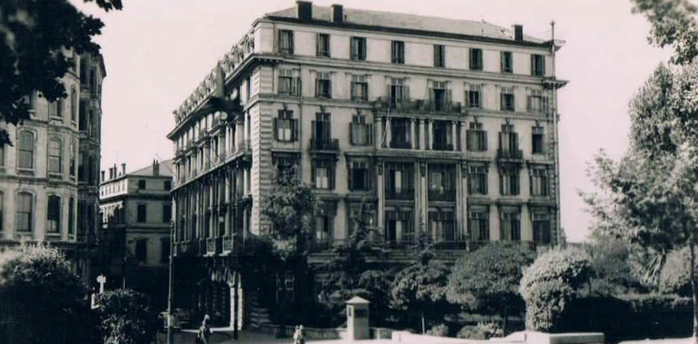 ARCHITECTURE AND LITERATURE